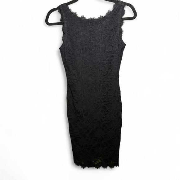Dresses & Skirts - Jump Apparel size S black lace knee-length dress with scalloped hem